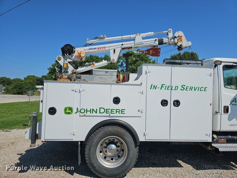 image for item DO2859 1998 Freightliner FL70  utility / service truck