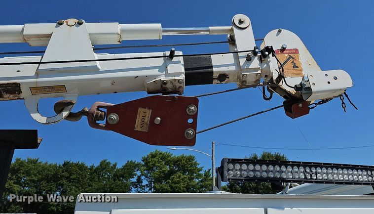 image for item DO2859 1998 Freightliner FL70  utility / service truck