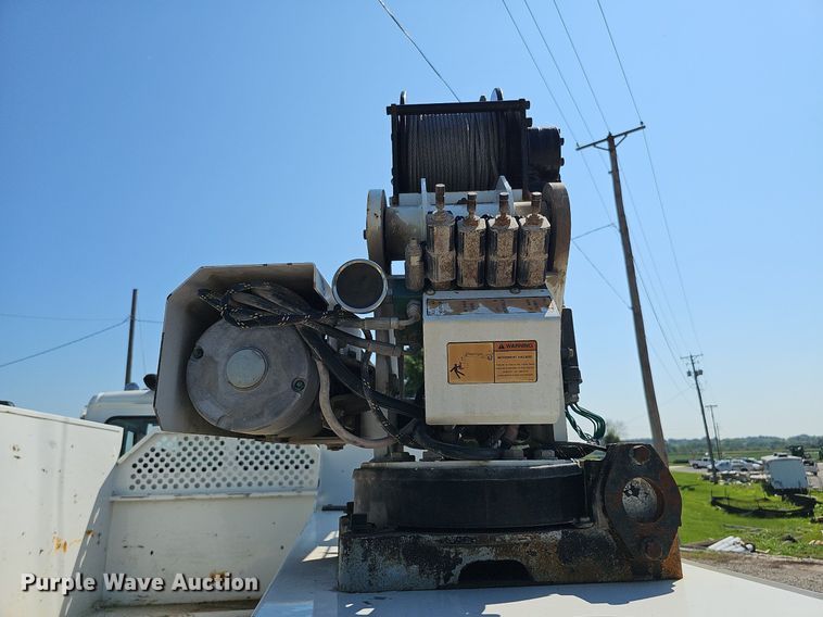 image for item DO2859 1998 Freightliner FL70  utility / service truck