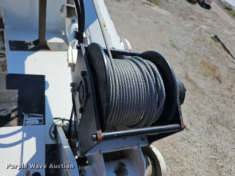 image for item DO2859 1998 Freightliner FL70  utility / service truck