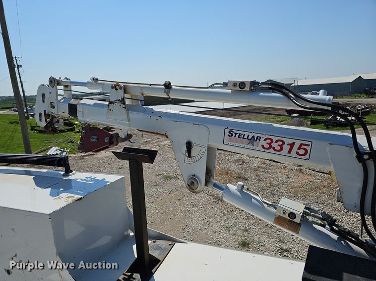 image for item DO2859 1998 Freightliner FL70  utility / service truck