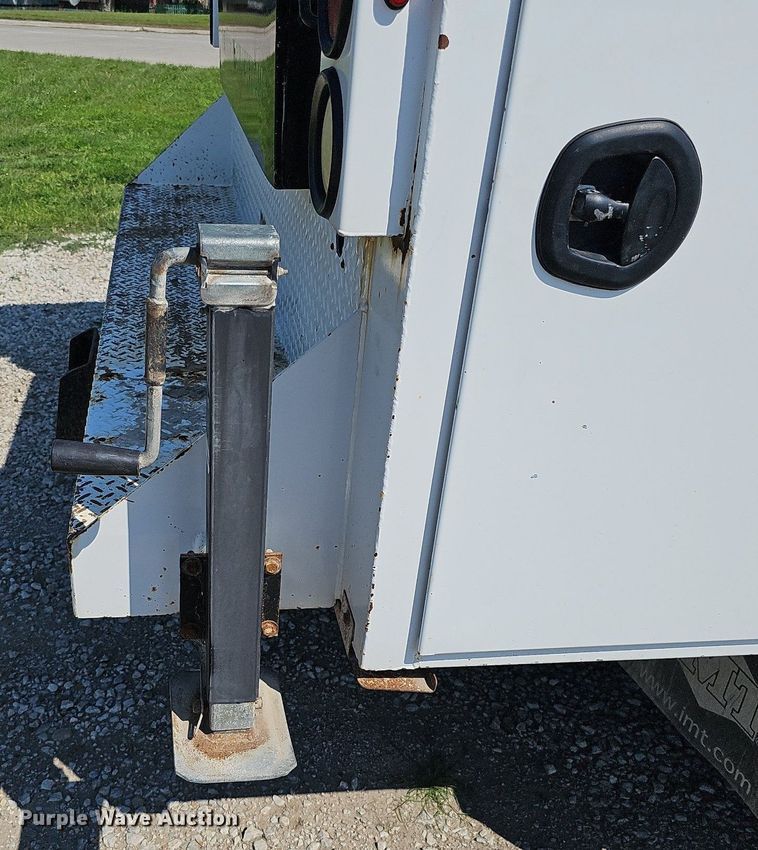 image for item DO2859 1998 Freightliner FL70  utility / service truck