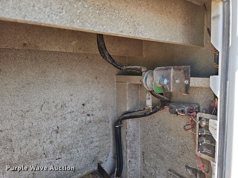 image for item DO2859 1998 Freightliner FL70  utility / service truck