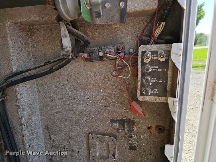 image for item DO2859 1998 Freightliner FL70  utility / service truck