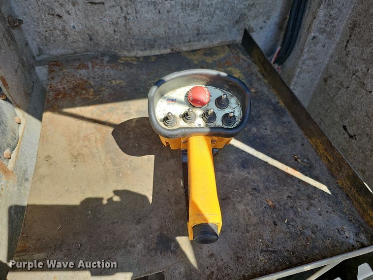 image for item DO2859 1998 Freightliner FL70  utility / service truck