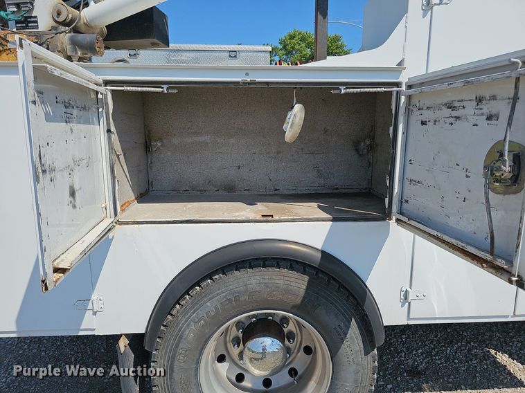 image for item DO2859 1998 Freightliner FL70  utility / service truck