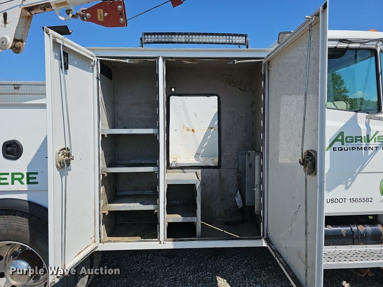 image for item DO2859 1998 Freightliner FL70  utility / service truck