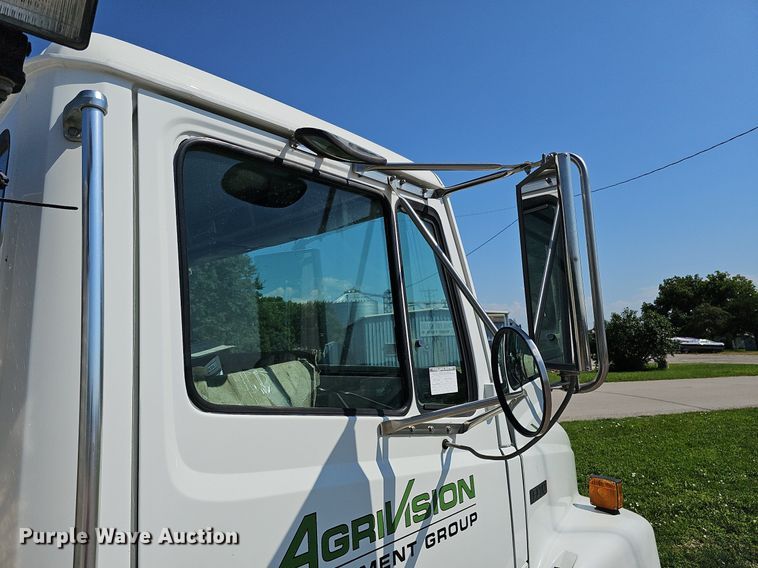 image for item DO2859 1998 Freightliner FL70  utility / service truck