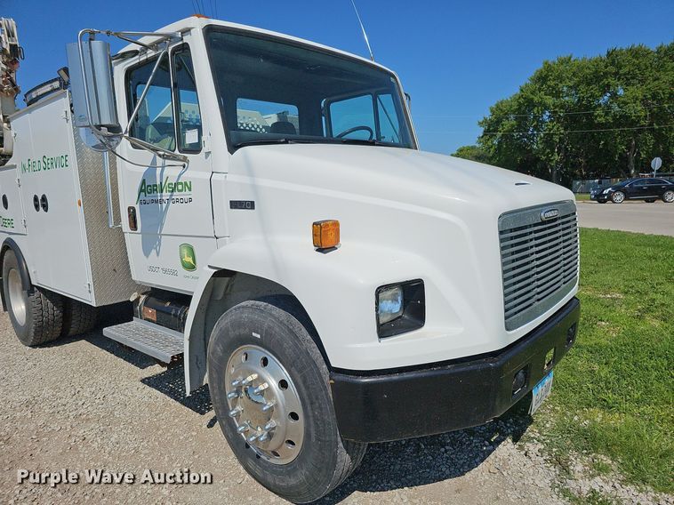 image for item DO2859 1998 Freightliner FL70  utility / service truck