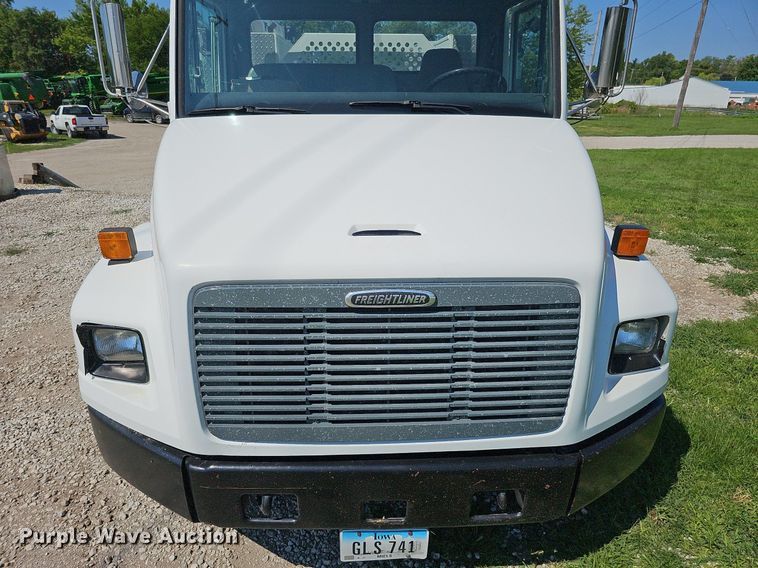 image for item DO2859 1998 Freightliner FL70  utility / service truck