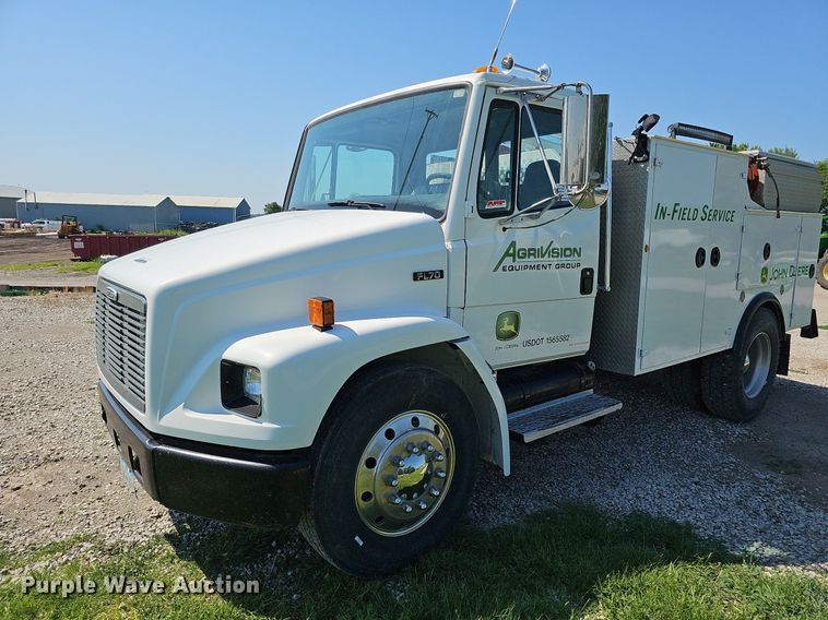 image for item DO2859 1998 Freightliner FL70  utility / service truck