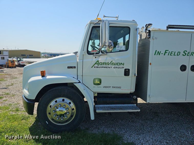 image for item DO2859 1998 Freightliner FL70  utility / service truck