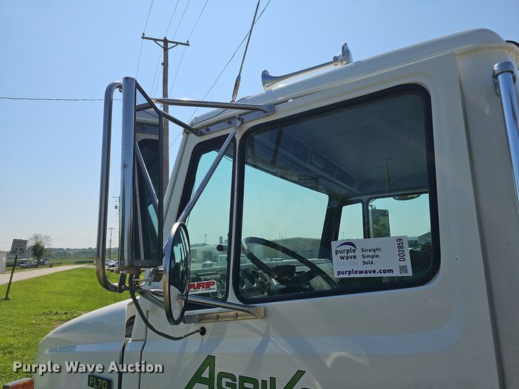 image for item DO2859 1998 Freightliner FL70  utility / service truck