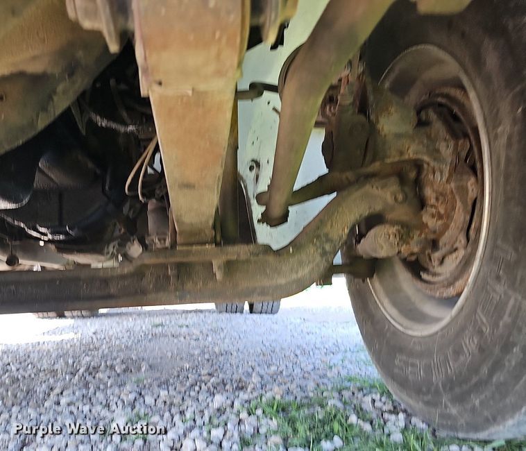 image for item DO2859 1998 Freightliner FL70  utility / service truck