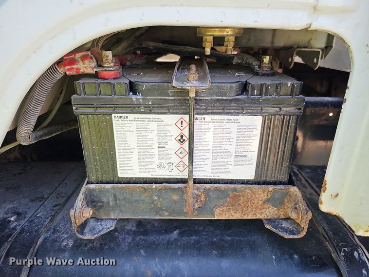 image for item DO2859 1998 Freightliner FL70  utility / service truck