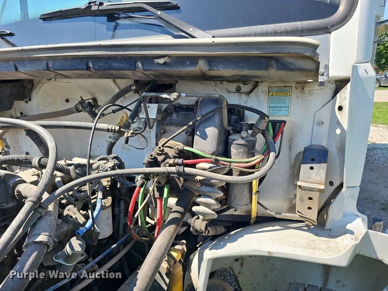 image for item DO2859 1998 Freightliner FL70  utility / service truck