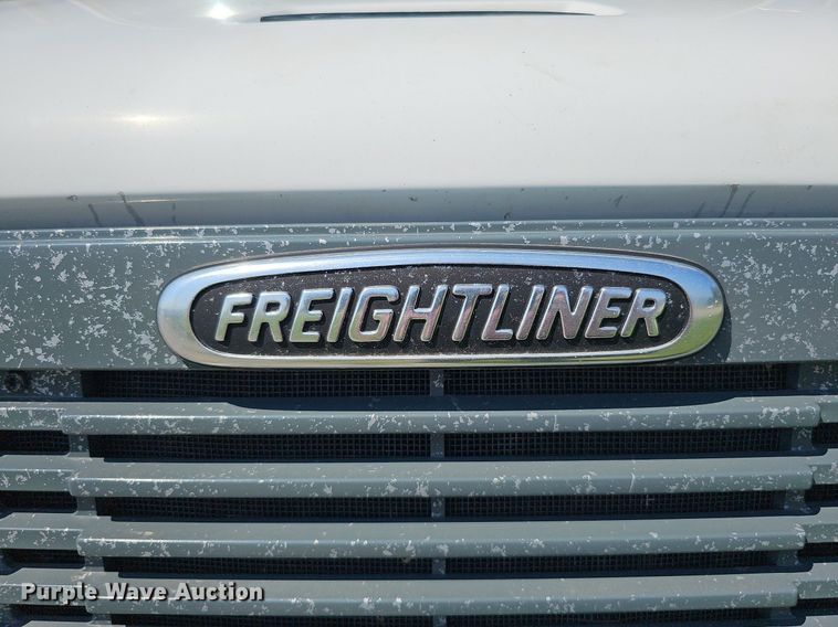image for item DO2859 1998 Freightliner FL70  utility / service truck
