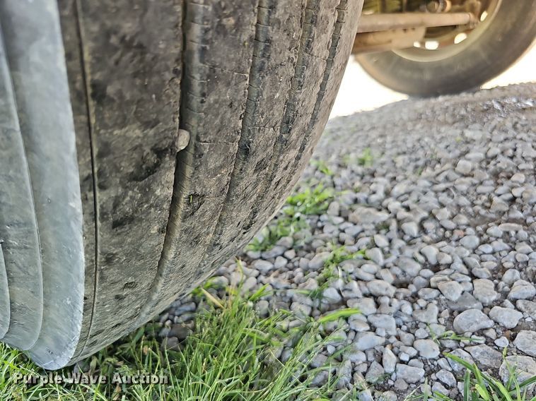 image for item DO2859 1998 Freightliner FL70  utility / service truck