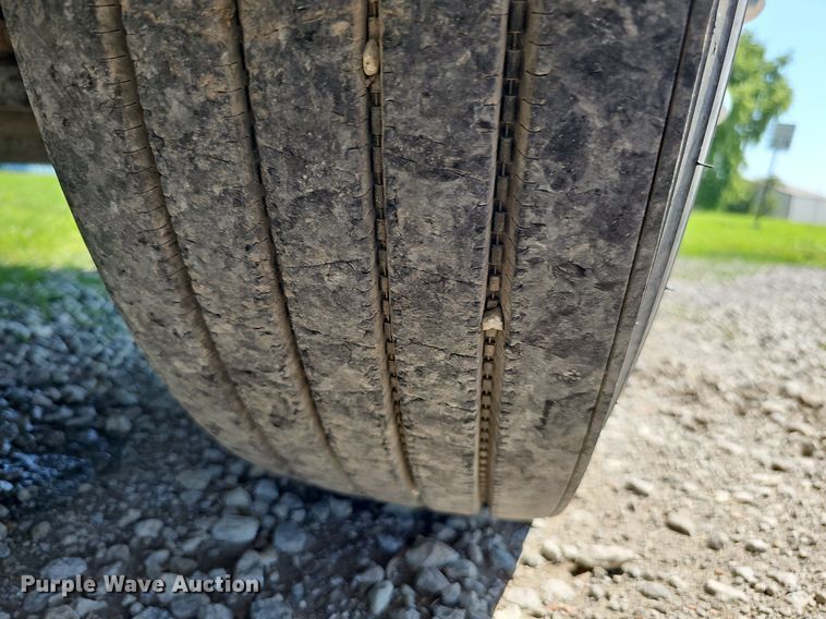 image for item DO2859 1998 Freightliner FL70  utility / service truck