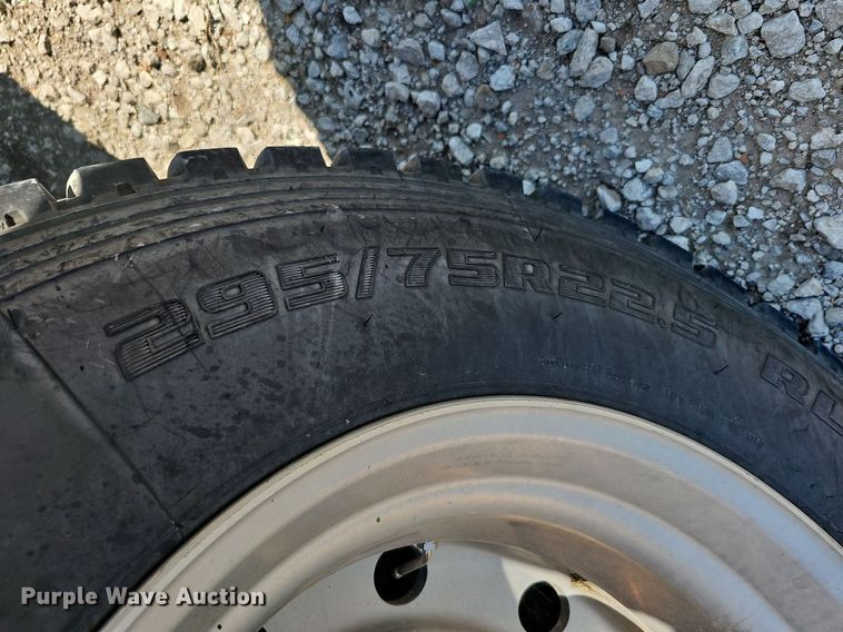 image for item DO2859 1998 Freightliner FL70  utility / service truck