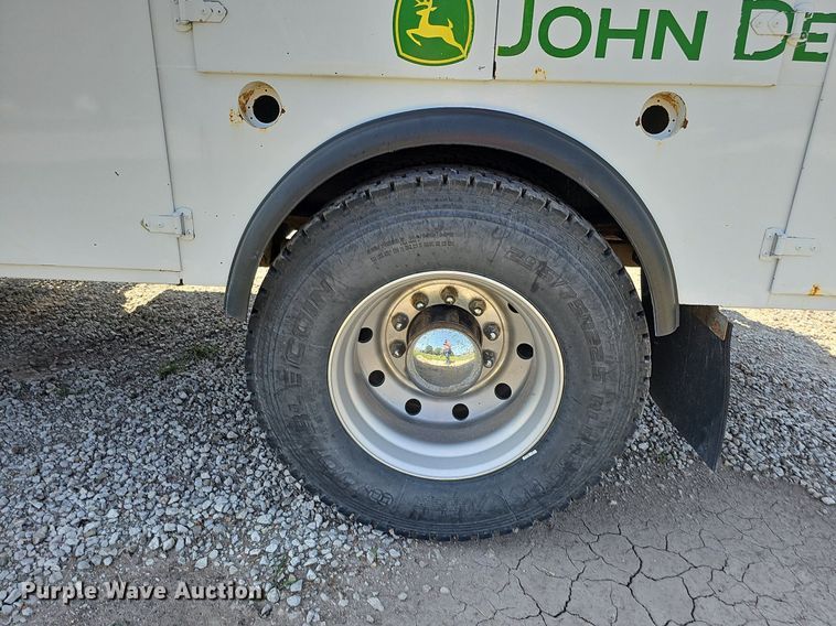 image for item DO2859 1998 Freightliner FL70  utility / service truck