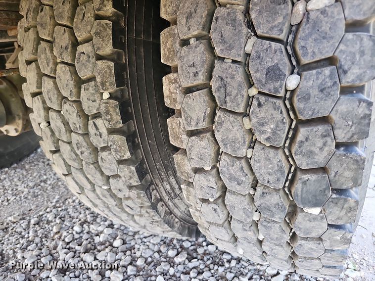 image for item DO2859 1998 Freightliner FL70  utility / service truck