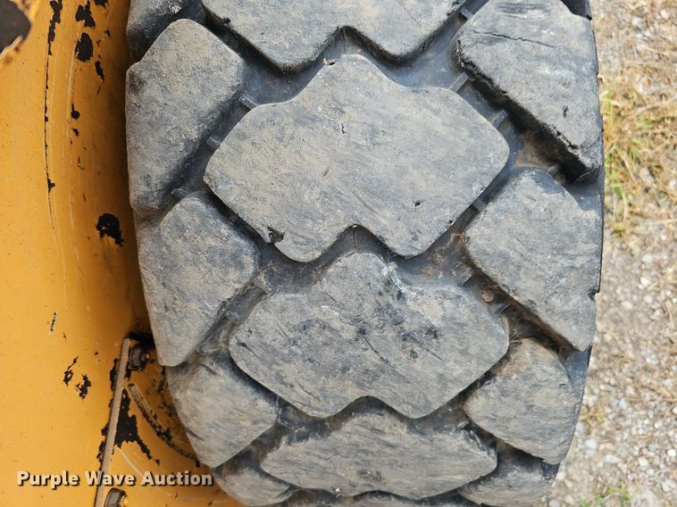 image for item DO2890 1996 Mustang 2060  skid steer loader