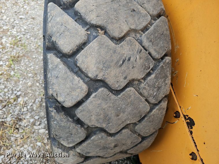 image for item DO2890 1996 Mustang 2060  skid steer loader