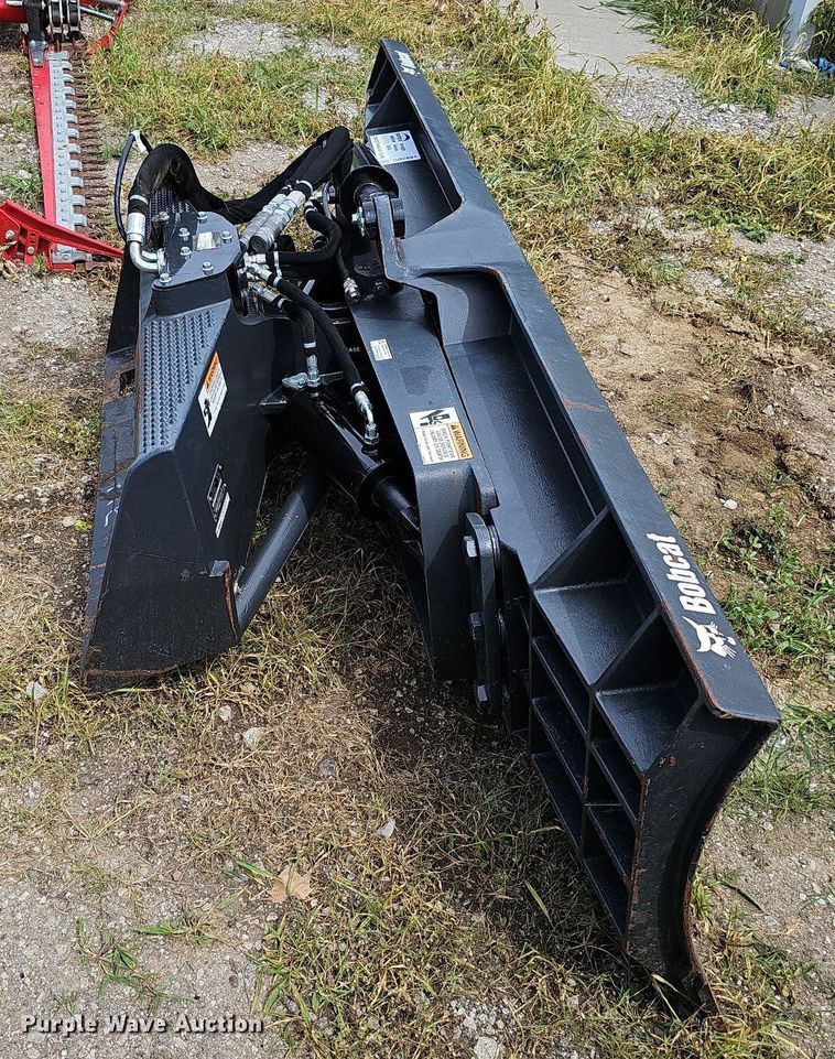 image for item DO2891 2019 Bobcat Dozer 96  skid steer dozer blade