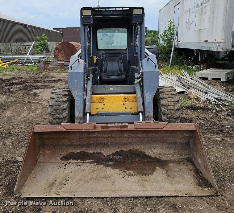 image for item DO2896 1999 New Holland LS190  skid steer loader