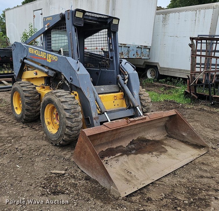 image for item DO2896 1999 New Holland LS190  skid steer loader