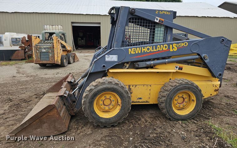 image for item DO2896 1999 New Holland LS190  skid steer loader