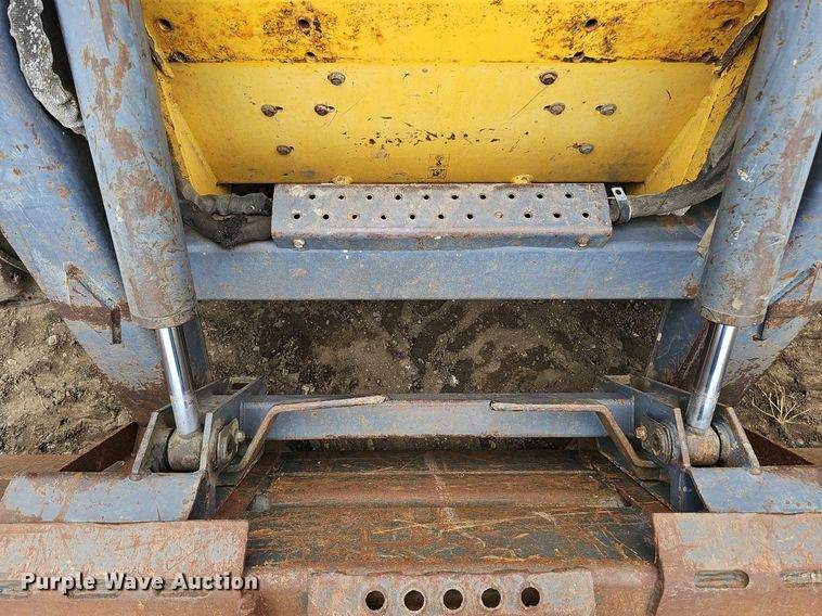 image for item DO2896 1999 New Holland LS190  skid steer loader