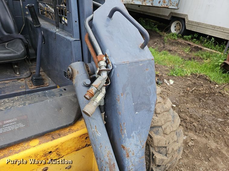 image for item DO2896 1999 New Holland LS190  skid steer loader