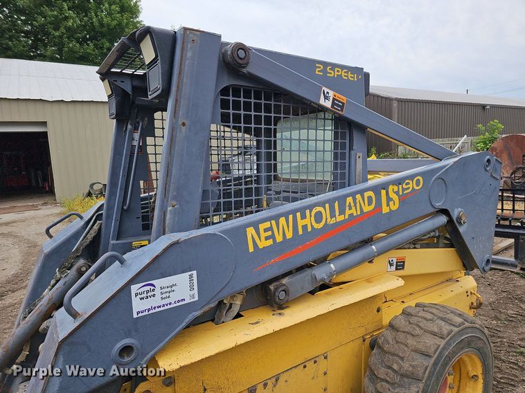 image for item DO2896 1999 New Holland LS190  skid steer loader
