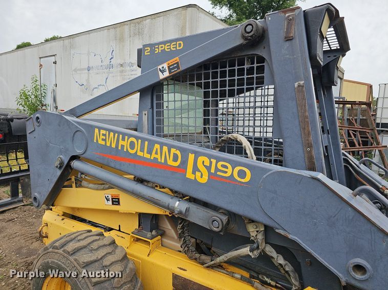 image for item DO2896 1999 New Holland LS190  skid steer loader