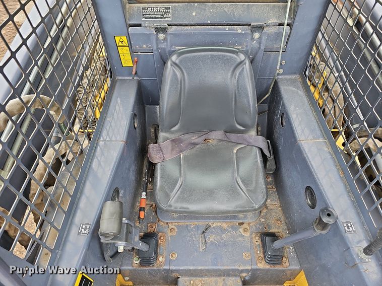 image for item DO2896 1999 New Holland LS190  skid steer loader