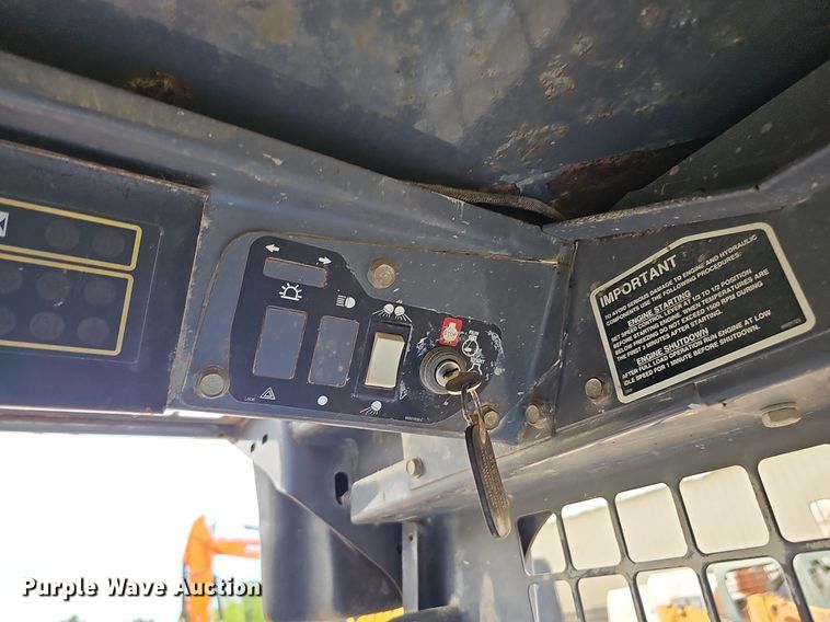 image for item DO2896 1999 New Holland LS190  skid steer loader