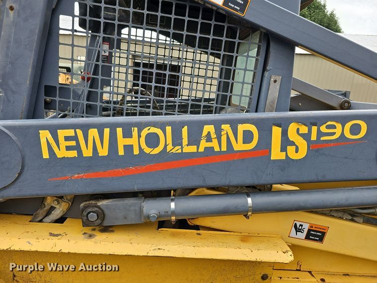 image for item DO2896 1999 New Holland LS190  skid steer loader