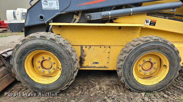 image for item DO2896 1999 New Holland LS190  skid steer loader