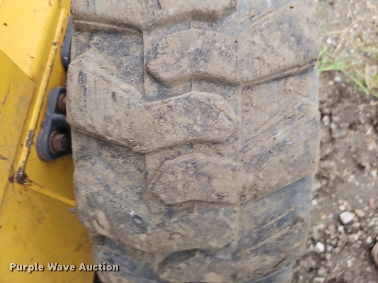 image for item DO2896 1999 New Holland LS190  skid steer loader