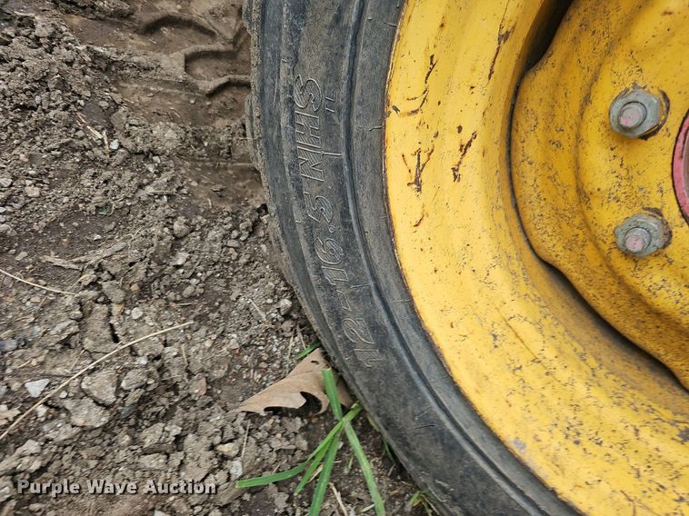 image for item DO2896 1999 New Holland LS190  skid steer loader