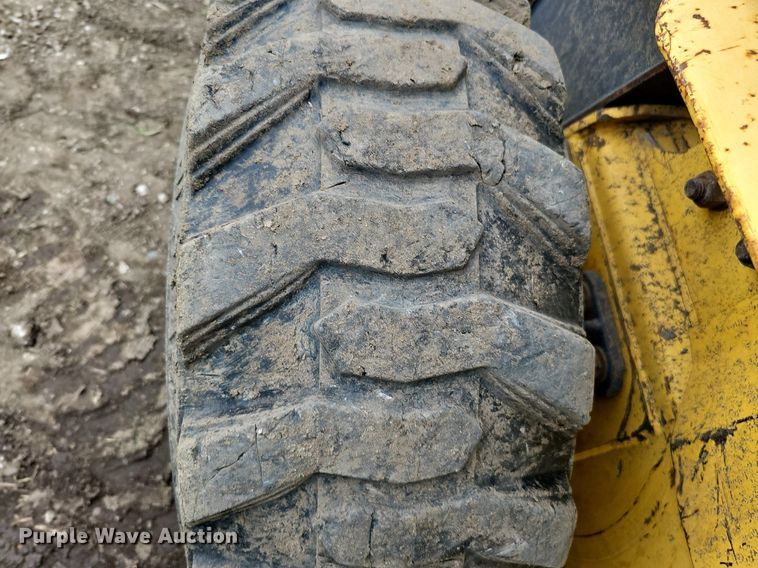 image for item DO2896 1999 New Holland LS190  skid steer loader