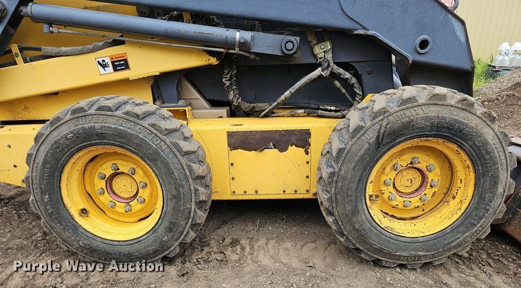 image for item DO2896 1999 New Holland LS190  skid steer loader