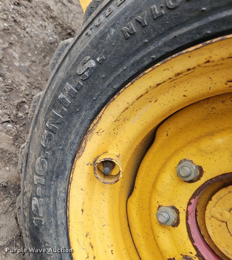 image for item DO2896 1999 New Holland LS190  skid steer loader