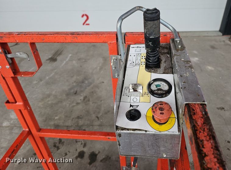 image for item DO2904 2017 Skyjack SJ12  vertical lift