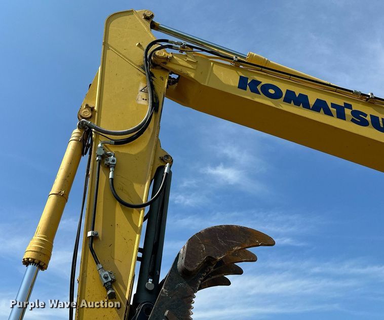 image for item DO5055 2013 Komatsu PC240LC-10  excavator