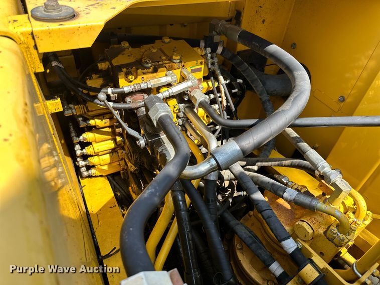 image for item DO5055 2013 Komatsu PC240LC-10  excavator