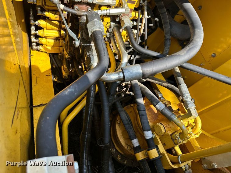 image for item DO5055 2013 Komatsu PC240LC-10  excavator