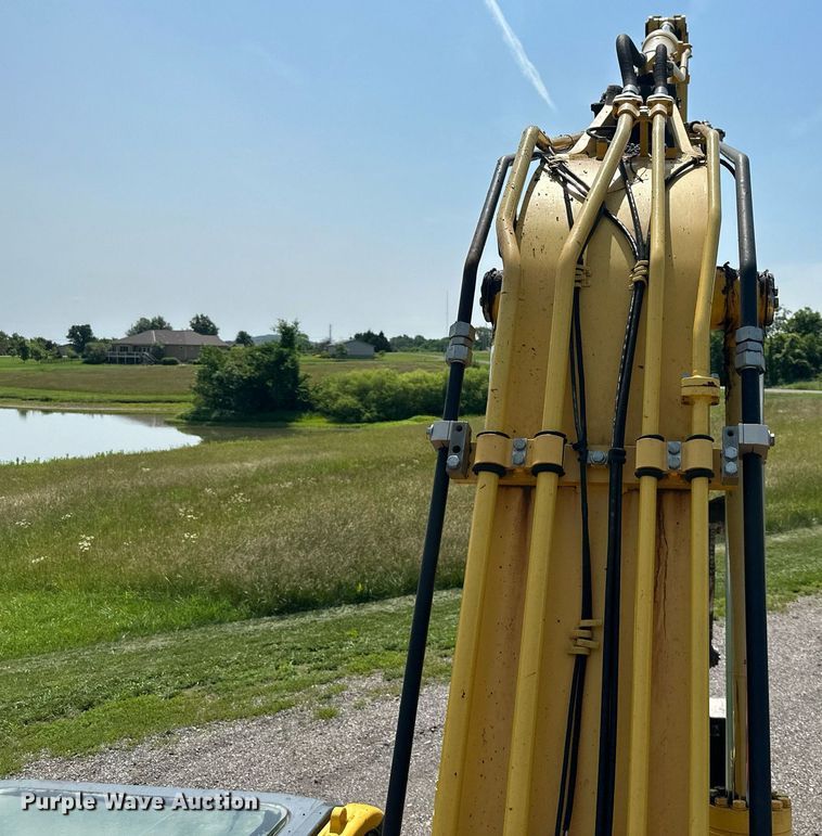 image for item DO5055 2013 Komatsu PC240LC-10  excavator